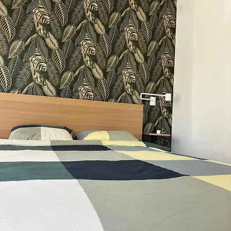 Play - 2 Spavace Sobe *